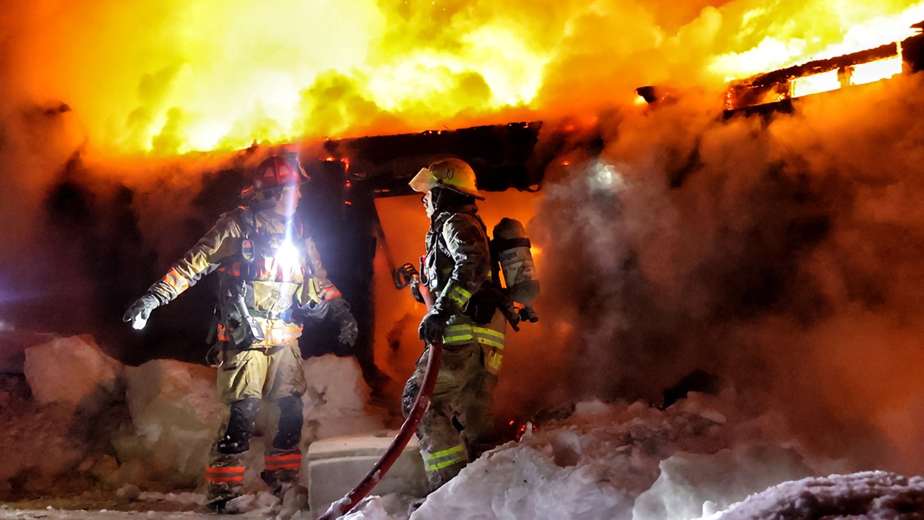 Une cinquantaine de pompiers ont combattu dans un froid extrême