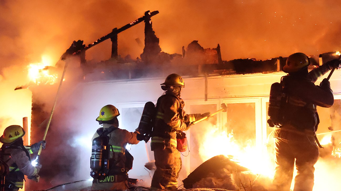 Une cinquantaine de pompiers ont combattu dans un froid extrême