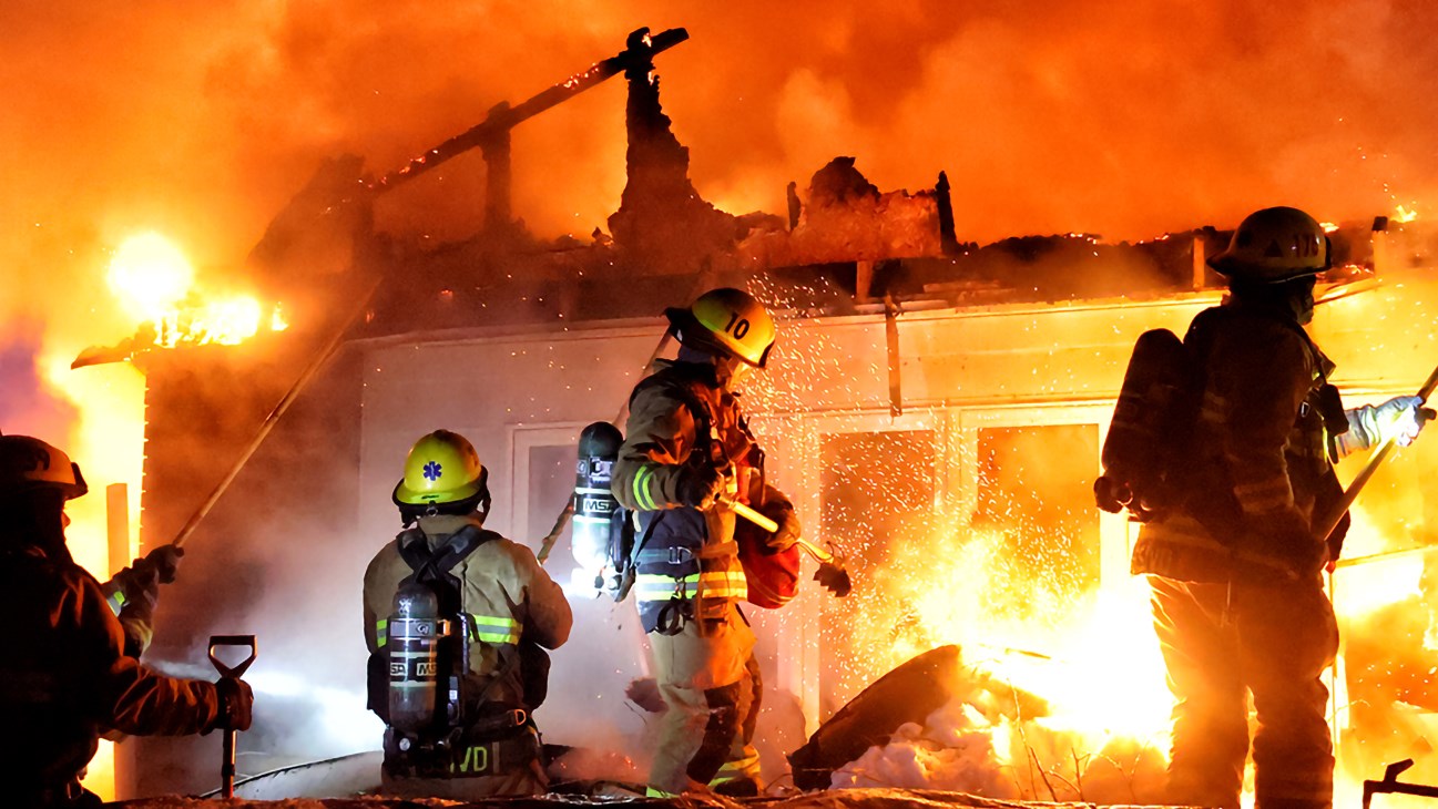 Une cinquantaine de pompiers ont combattu dans un froid extrême