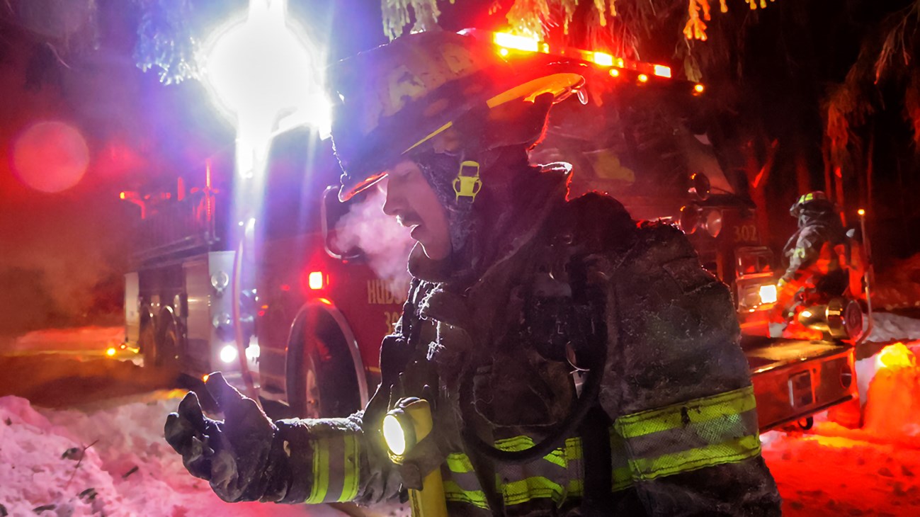 Une cinquantaine de pompiers ont combattu dans un froid extrême
