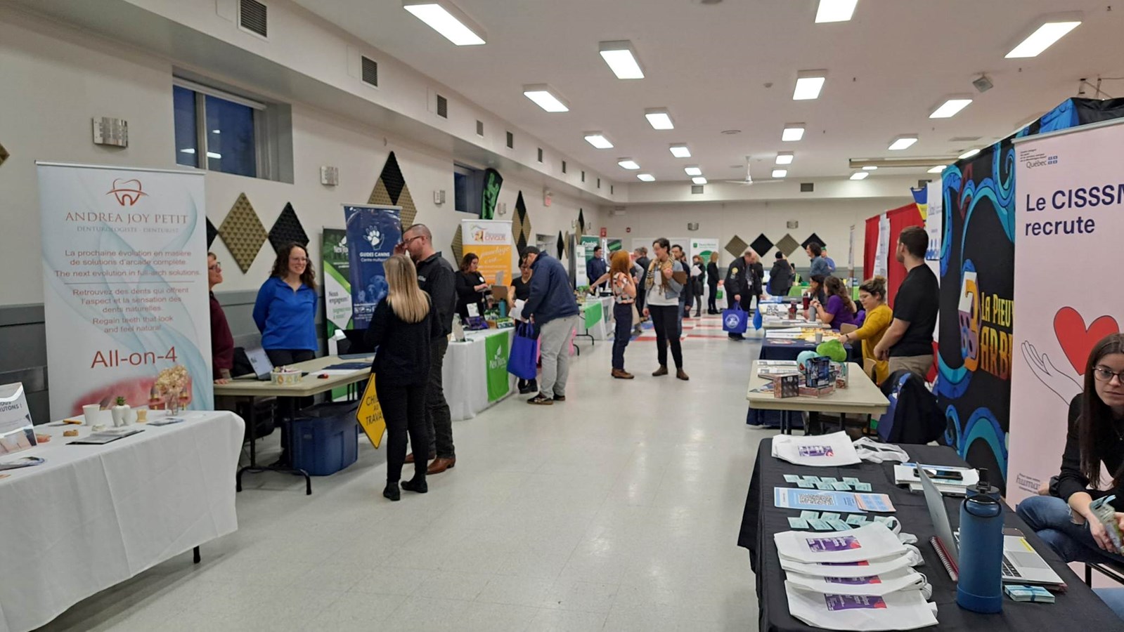 Les visiteurs au rendez-vous lors du Salon de l'emploi de Vaudreuil-Soulanges