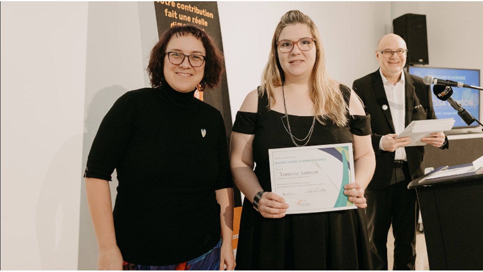 La Bourse Centre D’Main de Femmes (1 000 $) a été remise à Vanessa Samson de Salaberry-de-Valleyfield, étudiante en Techniques d’éducation spécialisée