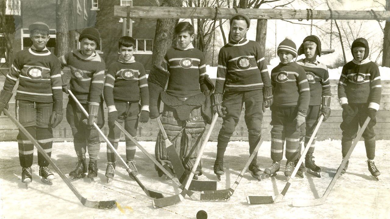 Patinoire École Rouge de Dorion, équipe de hockey, 1948.