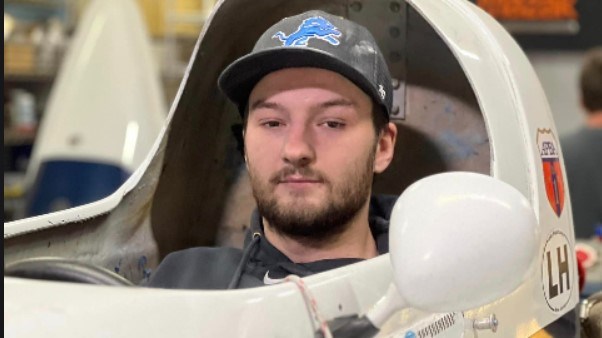 Kyle (photo), 24 ans, sera principalement derrière le volant pour les sites canadiens, tandis qu'Austin Hayes prendra en charge les autres sites.