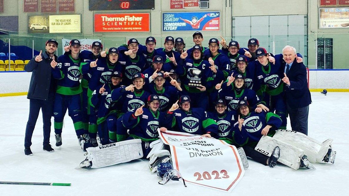 L'équipe de hockey Prep des Volts est champions de la CSSHL U18