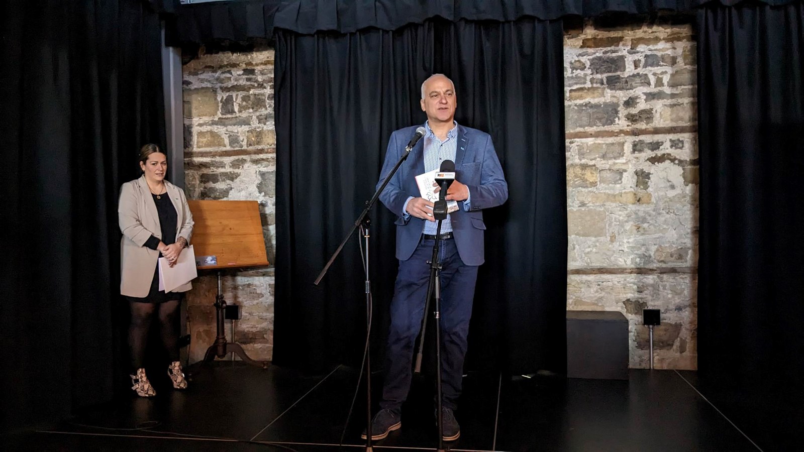 Le maire Alain Dubuc a pris la parole lors du lancement de la Politique de la famille et des aînés
