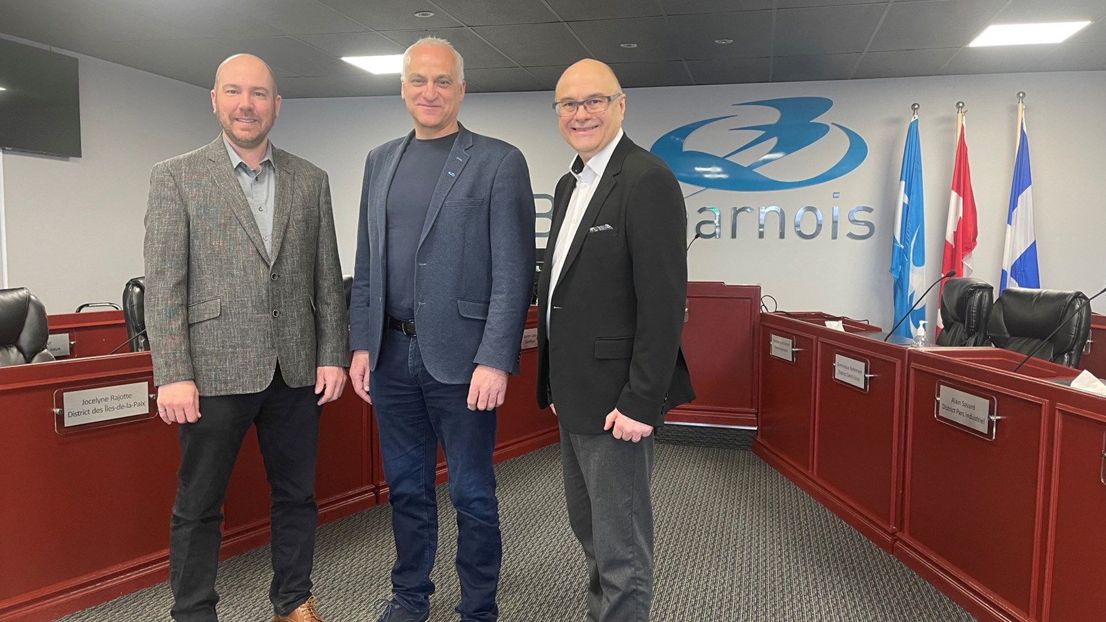 Sur la photo, de gauche à droite : Patrick Tanguay, vice-président de la Fondation du Cégep de Valleyfield, Alain Dubuc, maire de Beauharnois et Yves Trottier, directeur général de la Fondation