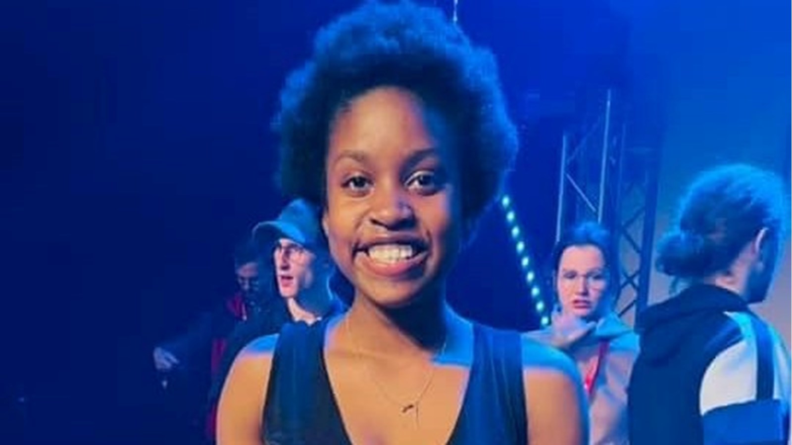 En remportant le Grand prix du Jury toutes catégories confondues grâce à prestation en chanson, Nora Isabelle Fouamno accède donc automatiquement au rendez-vous panquébécois de l'activité