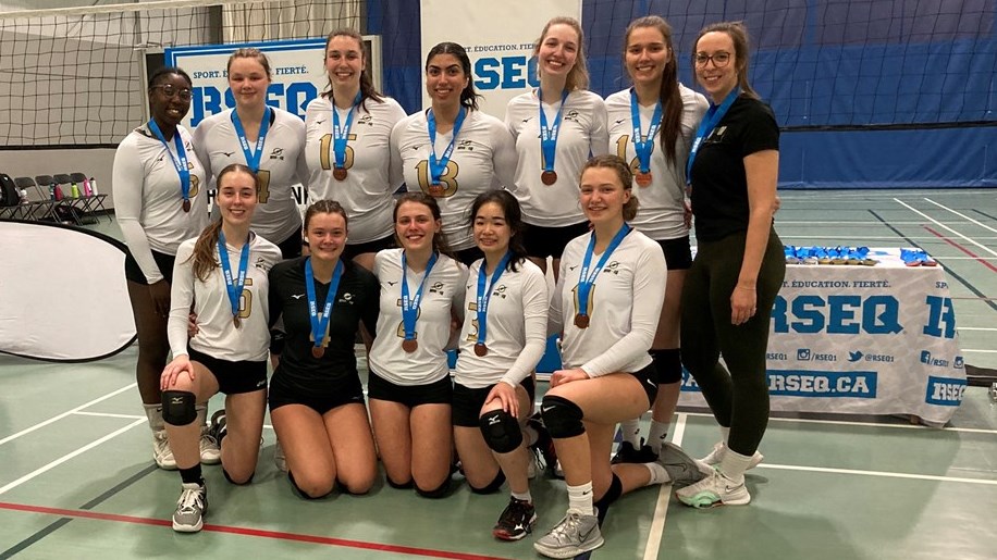 L'équipe féminine de volleyball du Noir et Or fait belle figure à Baie Comeau