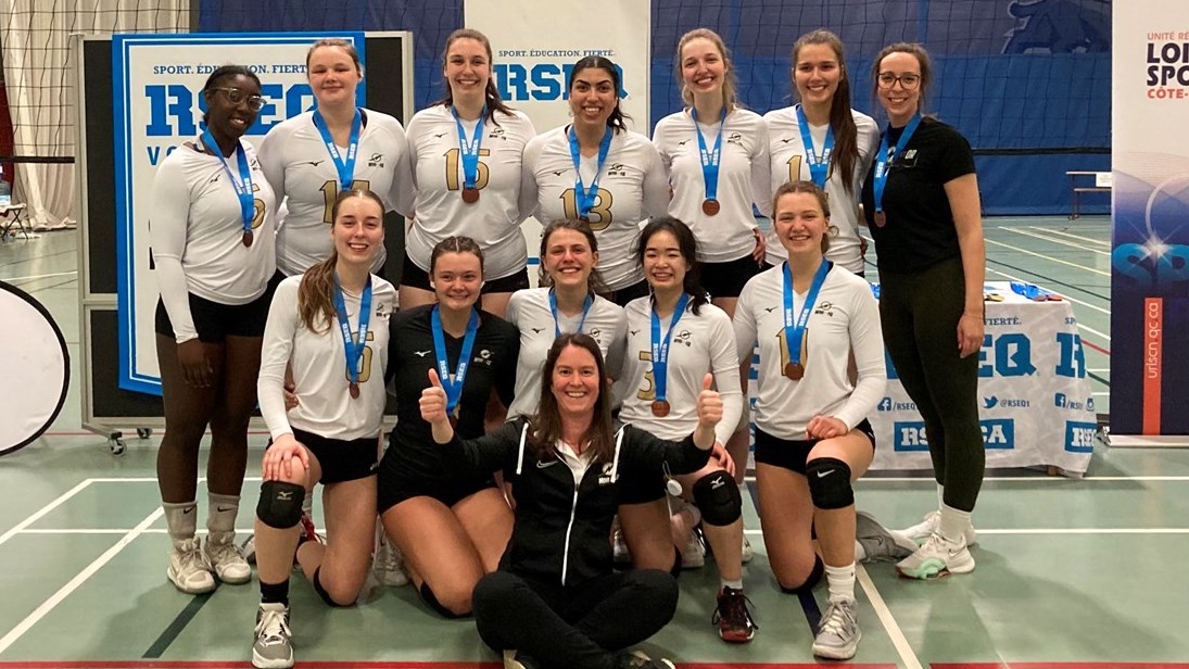 L'équipe féminine de volleyball du Noir et Or fait belle figure à Baie Comeau
