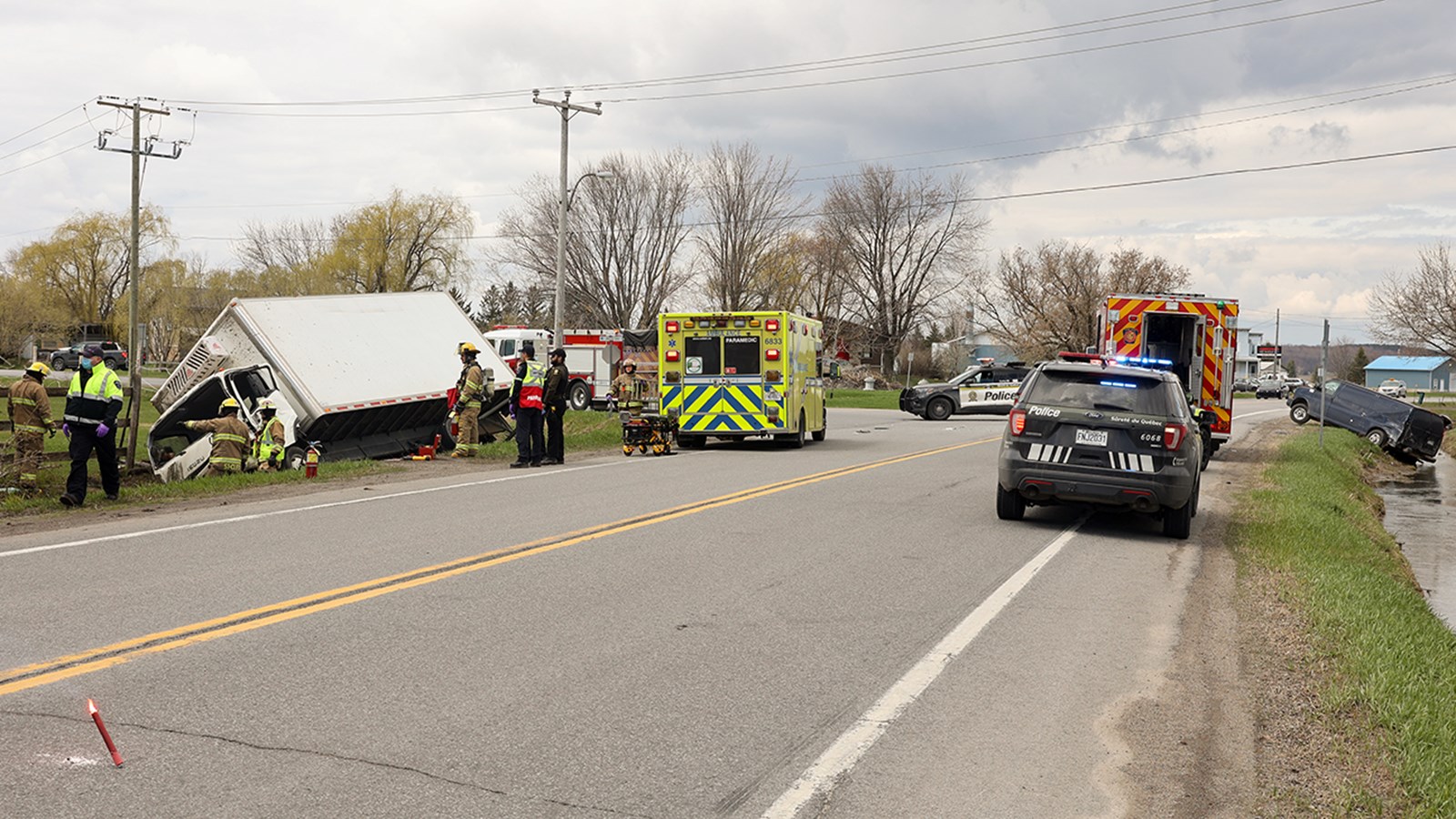 Un conducteur souffre de blessures importantes à la suite d'une violente collision