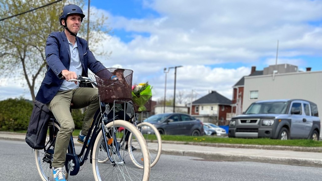 Patrick Loiselle, entrepreneur et gestionnaire immobilier a lui-même fait un tour sur les nouveaux vélos