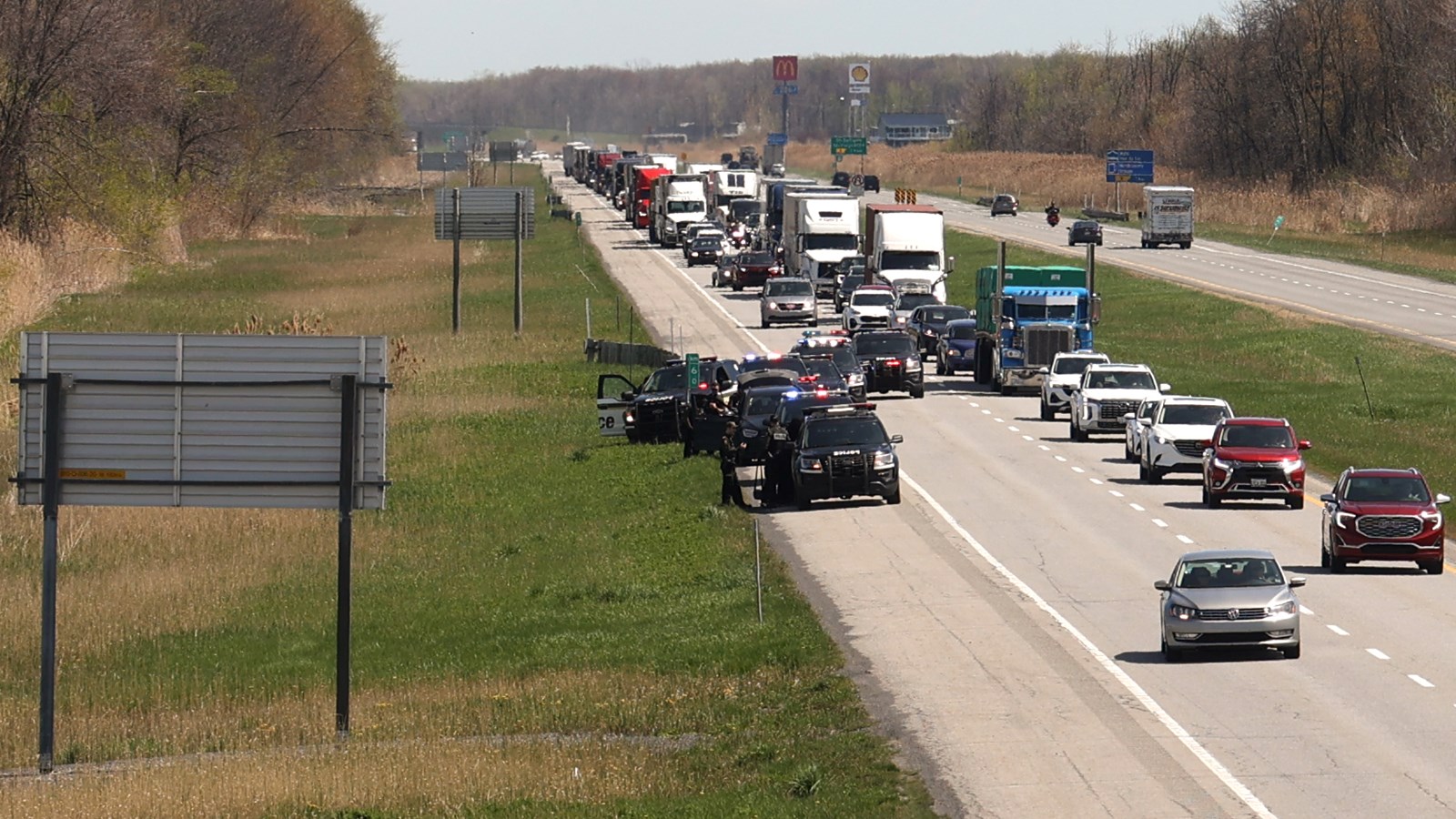Deux arrestations sur l'autoroute 20 à Saint-Zotique