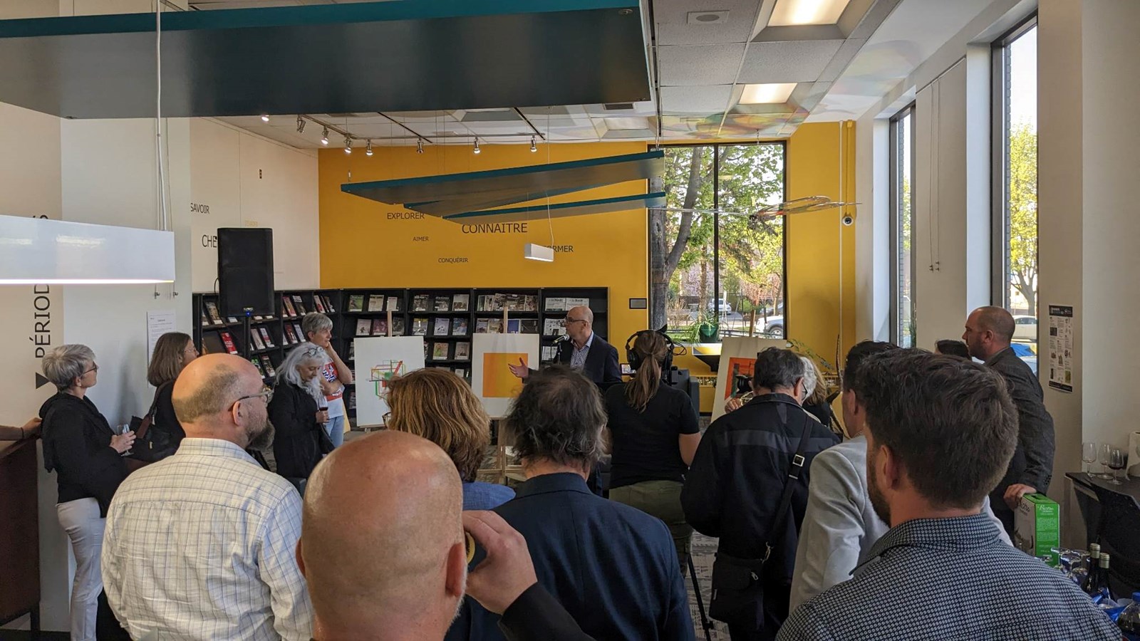 Une oeuvre de Denis Poirier prend son envol à la bibliothèque Armand-Frappier