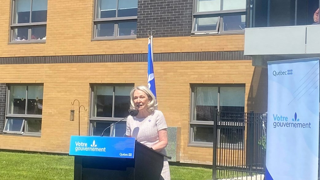 La ministre responsable des Aînés et ministre déléguée à la Santé, Sonia Bélanger, annonce le conventionnement