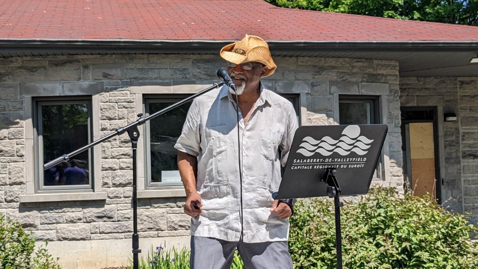 Luis Hernandez, artiste de musique latine, fait partie de la programmation des activités estivales culturelles de la Ville de Salaberry-de-Valleyfield
