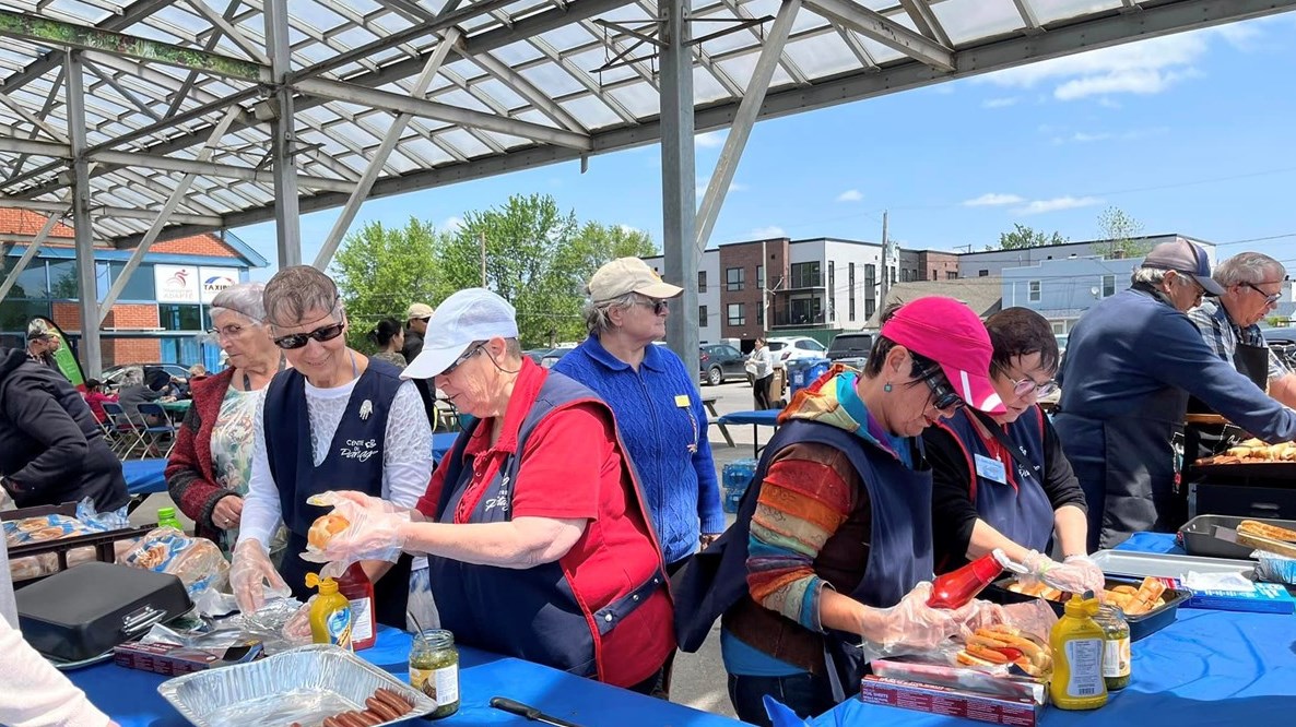 Les 600 hot-dogs prévus au menu ont tous trouvé preneurs