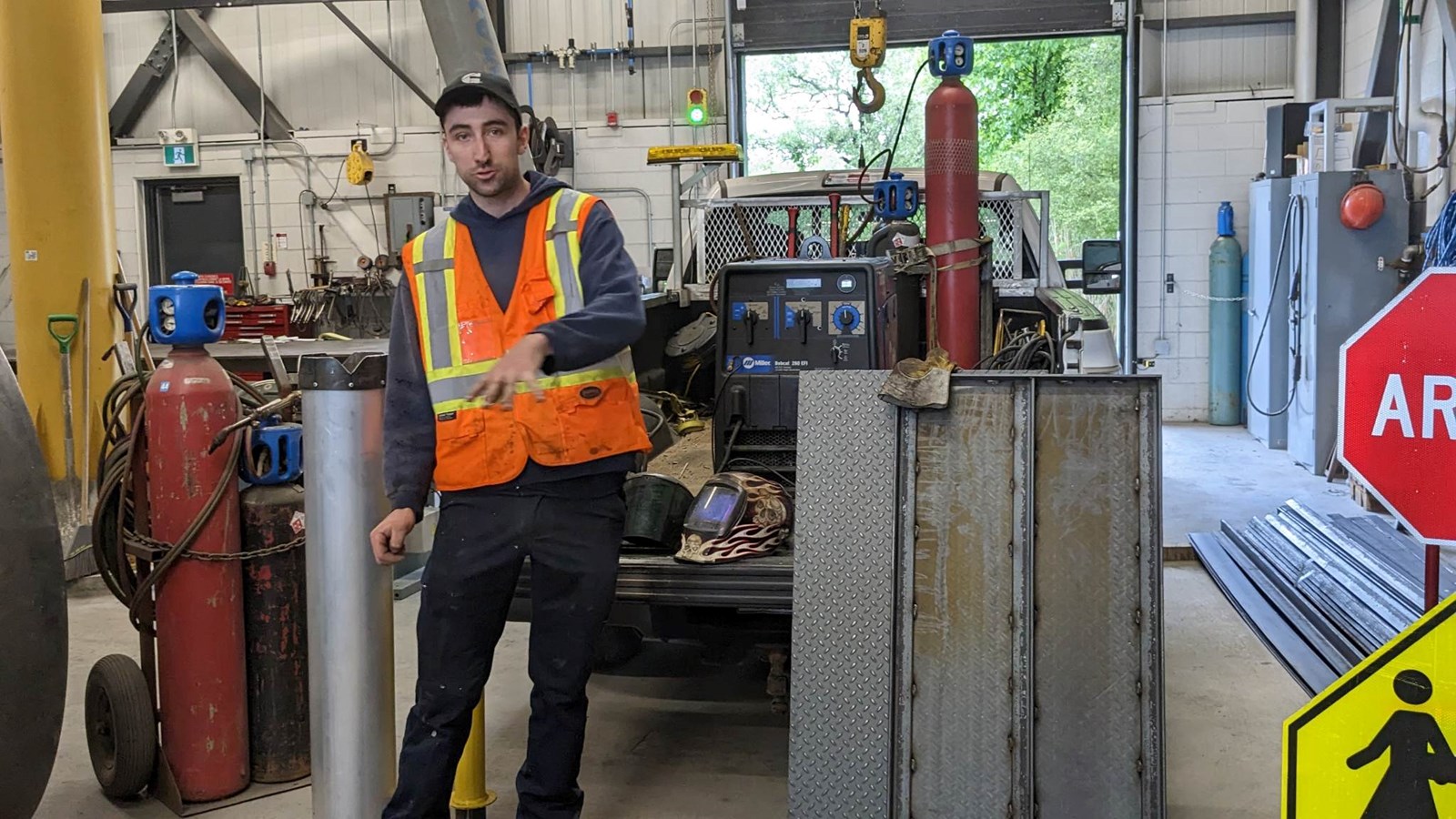 Tommy, soudeur, a expliqué les tâches qui l'occupent au quotidien à la Ville de Salaberry-de-Valleyfield 