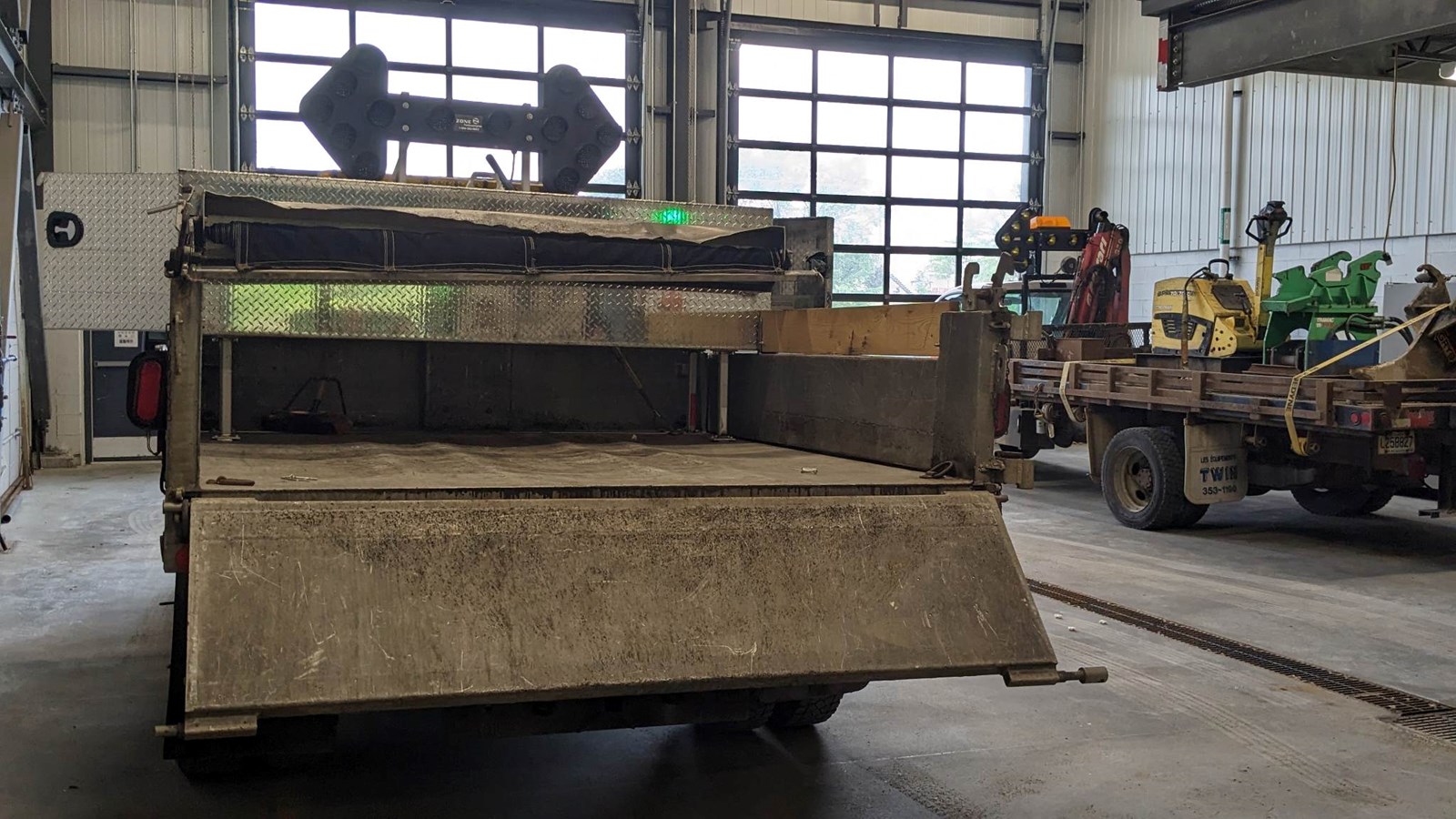 Il a aussi conçu cette boîte de camions pour un travailleur qui souhaitait disposer ses outils de façon sécuritaire 