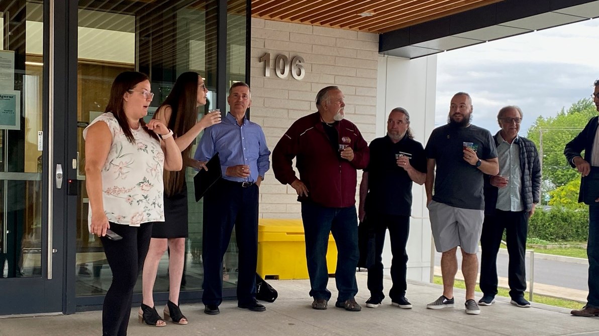 Une Chaise des générations remise aux élus de Rigaud