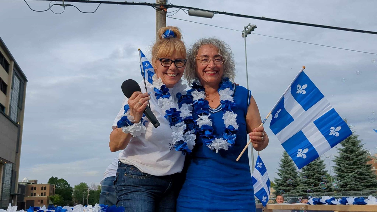 La députée de Salaberry-Suroît a pris la pose pour Néomédia avec la conseillère municipale de Salaberry-de-Valleyfield, France Chenail 