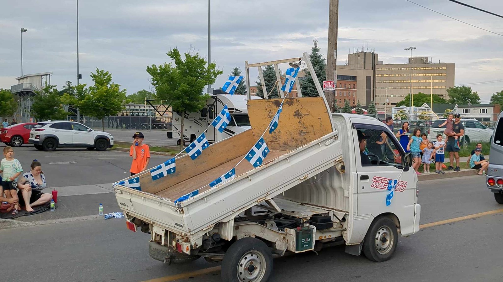 Retour en images sur le défilé de la Fête nationale et le spectacle de Sara Dufour à Salaberry-de-Valleyfield 