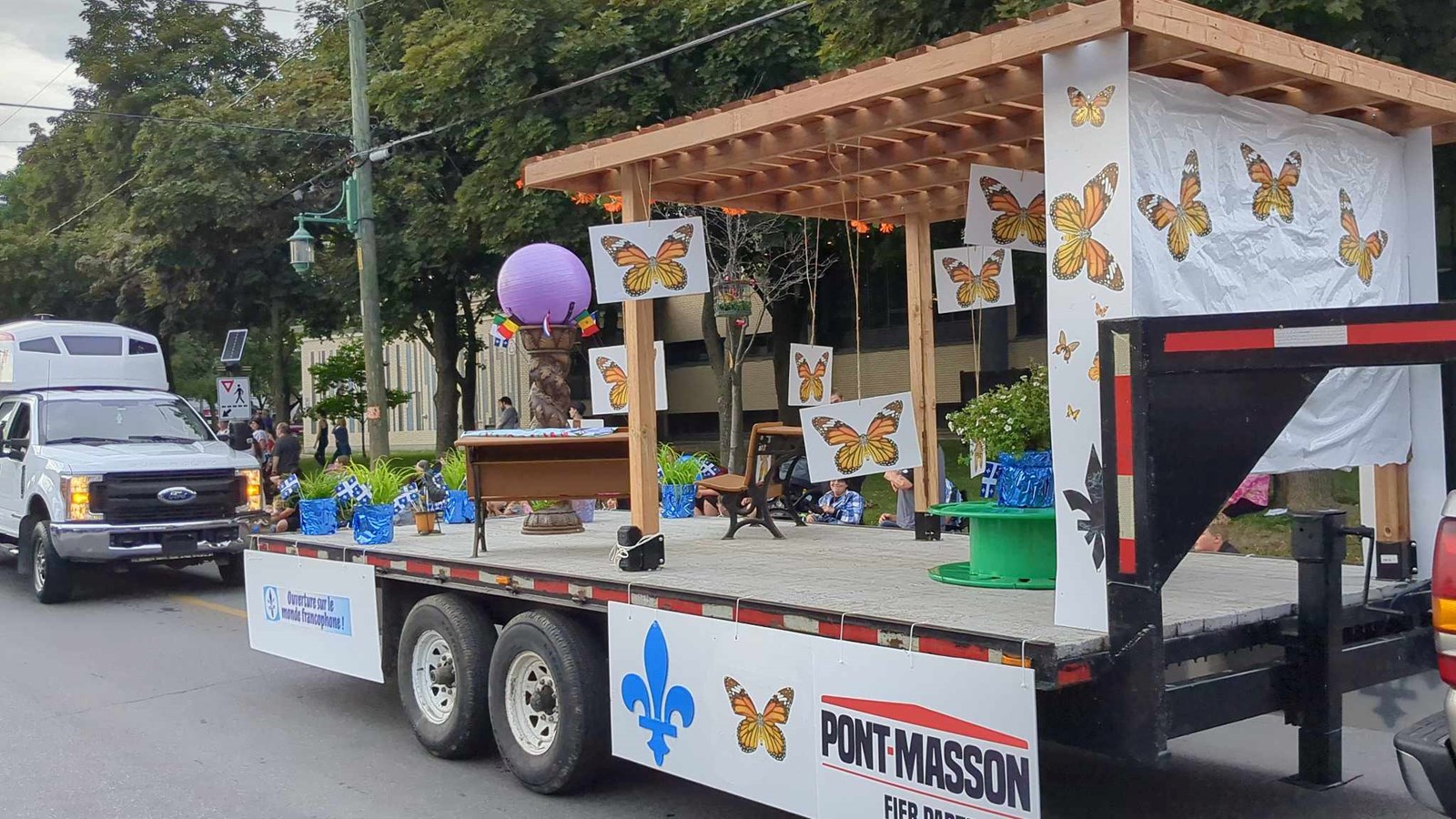 Retour en images sur le défilé de la Fête nationale et le spectacle de Sara Dufour à Salaberry-de-Valleyfield 