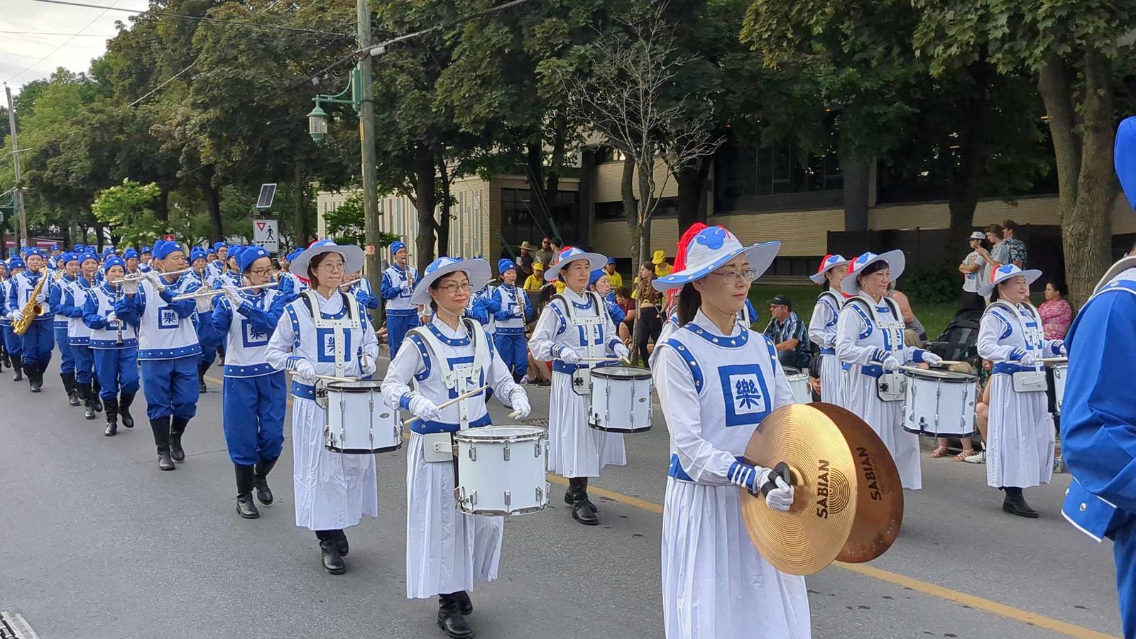 Retour en images sur le défilé de la Fête nationale et le spectacle de Sara Dufour à Salaberry-de-Valleyfield 