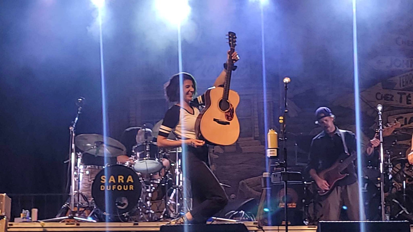 Retour en images sur le défilé de la Fête nationale et le spectacle de Sara Dufour à Salaberry-de-Valleyfield 