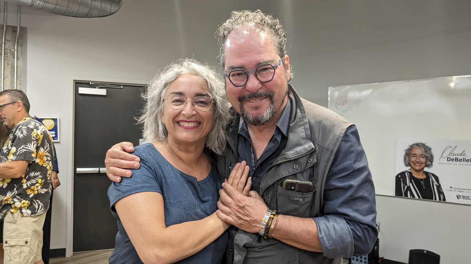 La députée de Salaberry-Suroît prend la pose avec son ami Jamal Azzaoui qu'elle avait invité à témoigner de son expérience personnelle lors de la cérémonie 