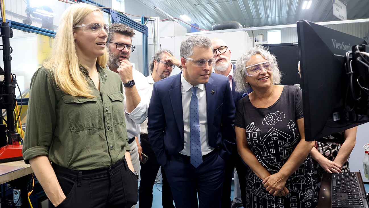 Sur la photo, on aperçoit la ministre St-Onge, Hugue Meloche, le député de Vaudreuil-Soulanges, Peter Schiefke et la députée de Salaberry-Suroît, Claude DeBellefeuille