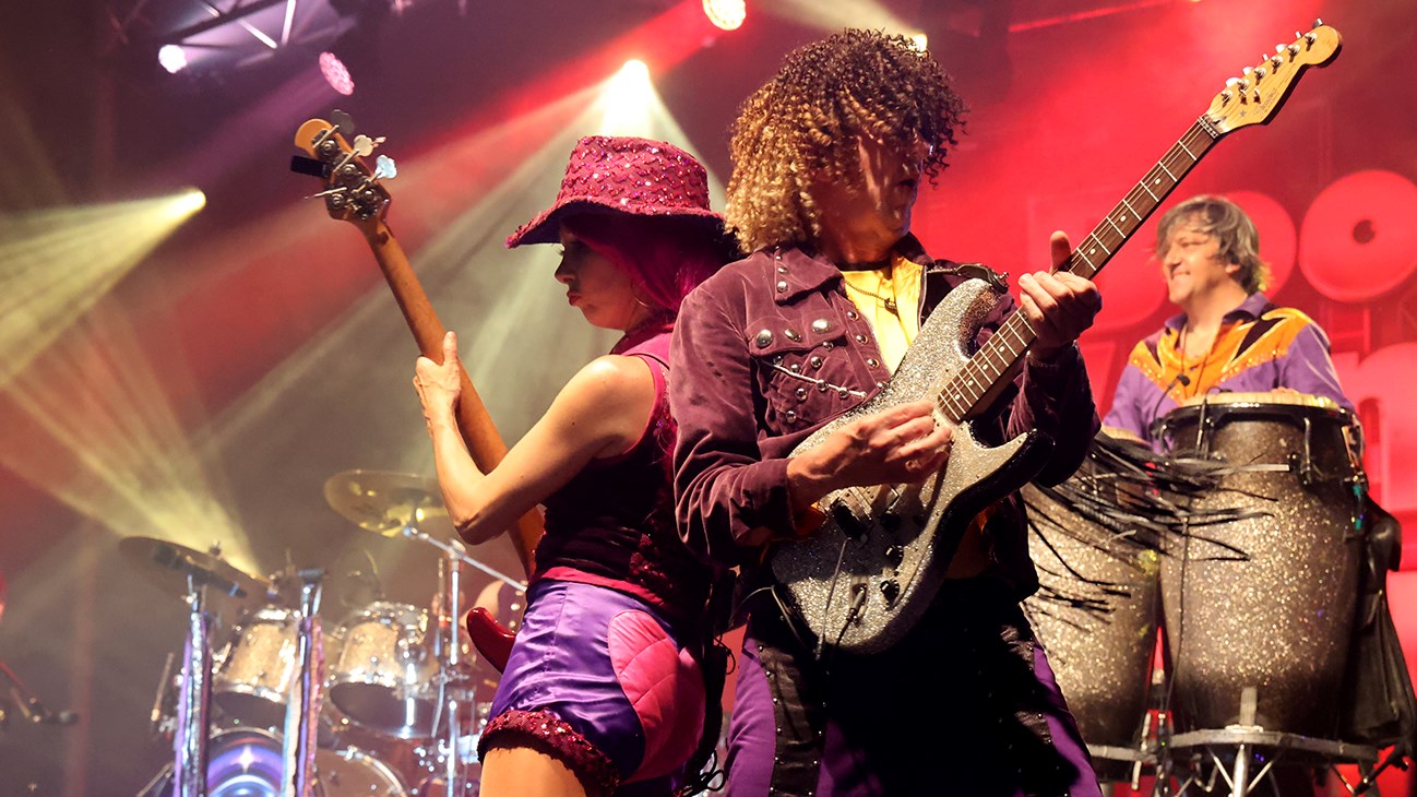Le Boogie Wonder Band fait bouger la foule en marge des Régates de Valleyfield