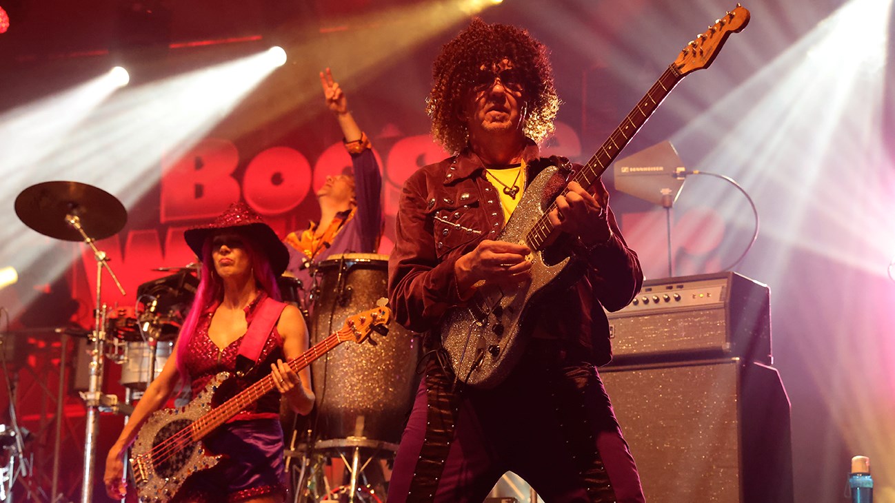 Le Boogie Wonder Band fait bouger la foule en marge des Régates de Valleyfield