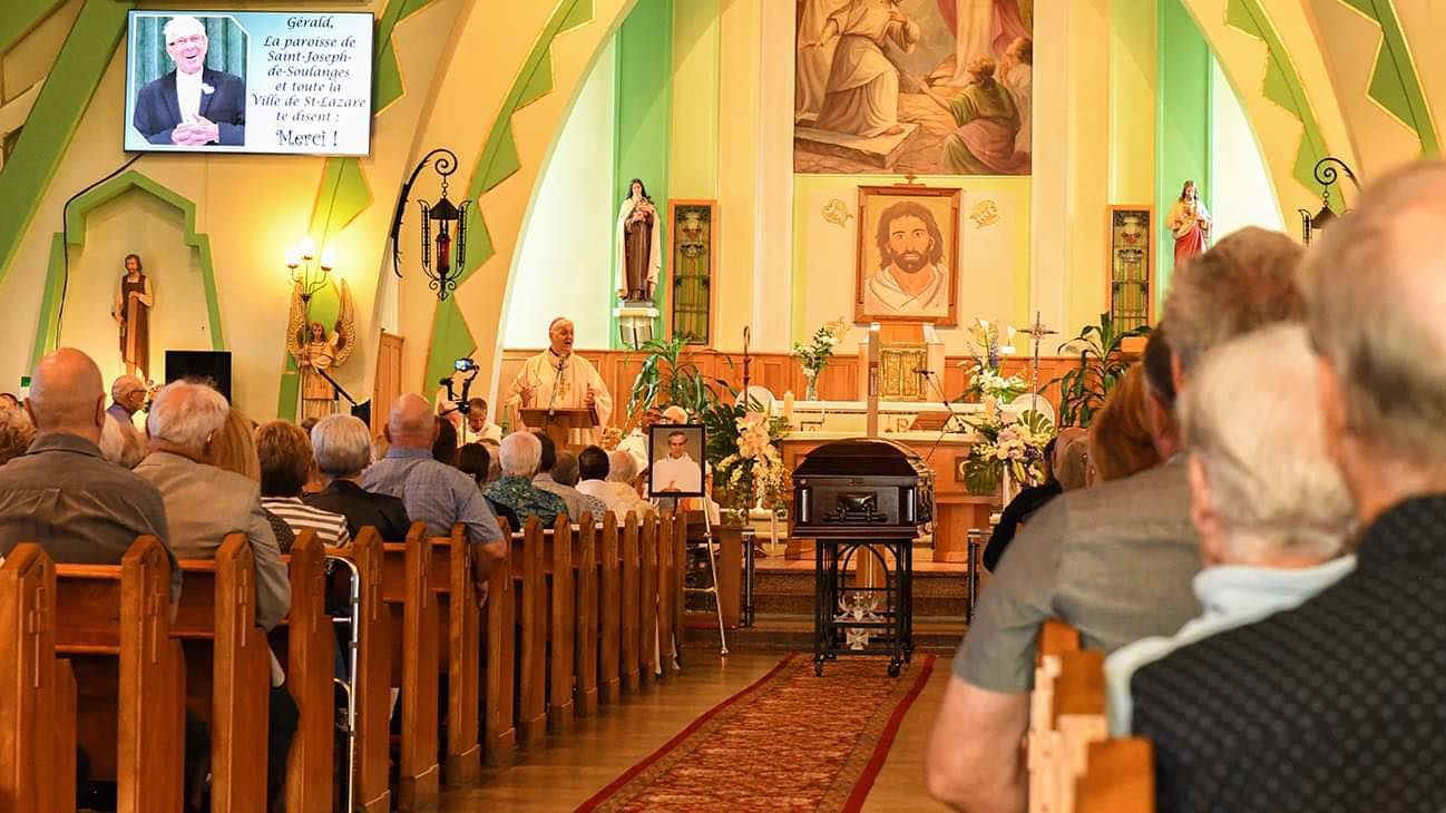 Un dernier adieu émouvant au père Gérald Sareault