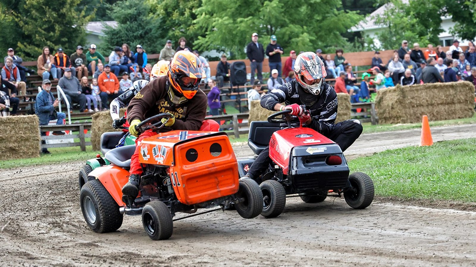 Retour en images sur la course de tracteurs de Sainte-Justine-de-Newton