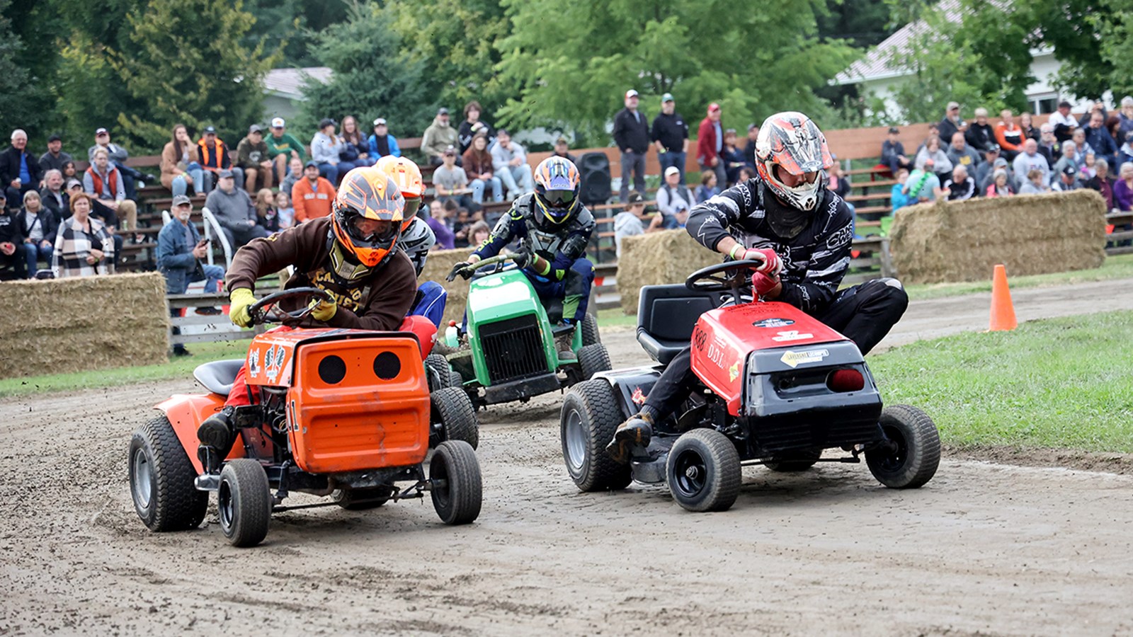 Retour en images sur la course de tracteurs de Sainte-Justine-de-Newton