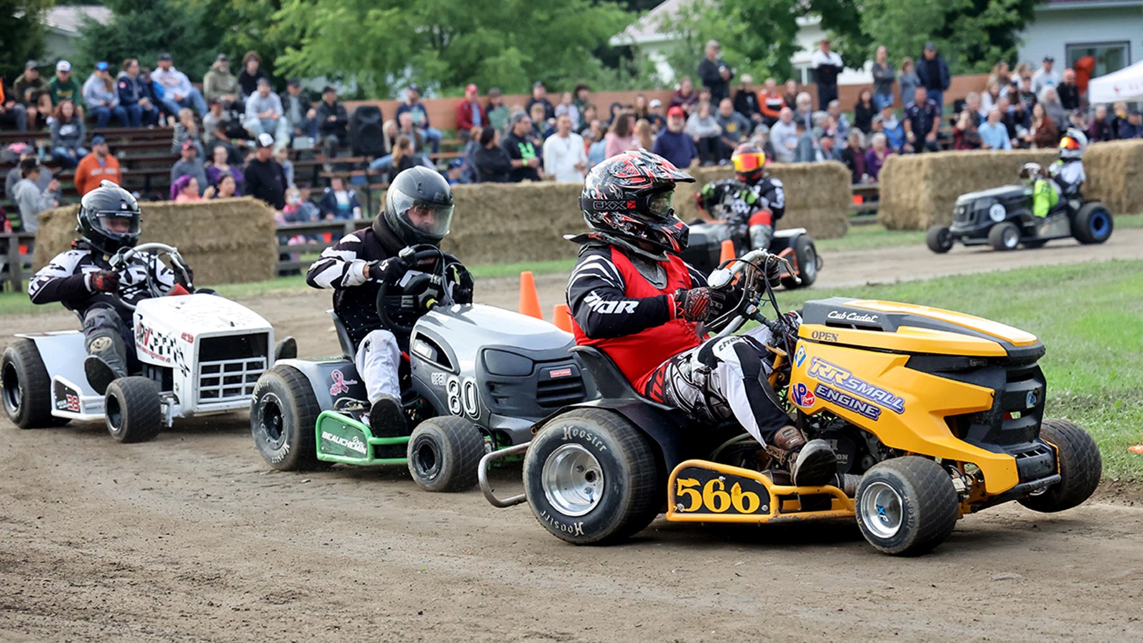 Retour en images sur la course de tracteurs de Sainte-Justine-de-Newton