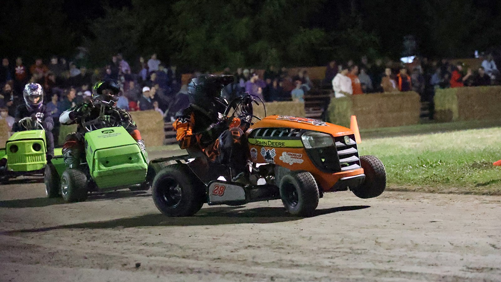 Retour en images sur la course de tracteurs de Sainte-Justine-de-Newton