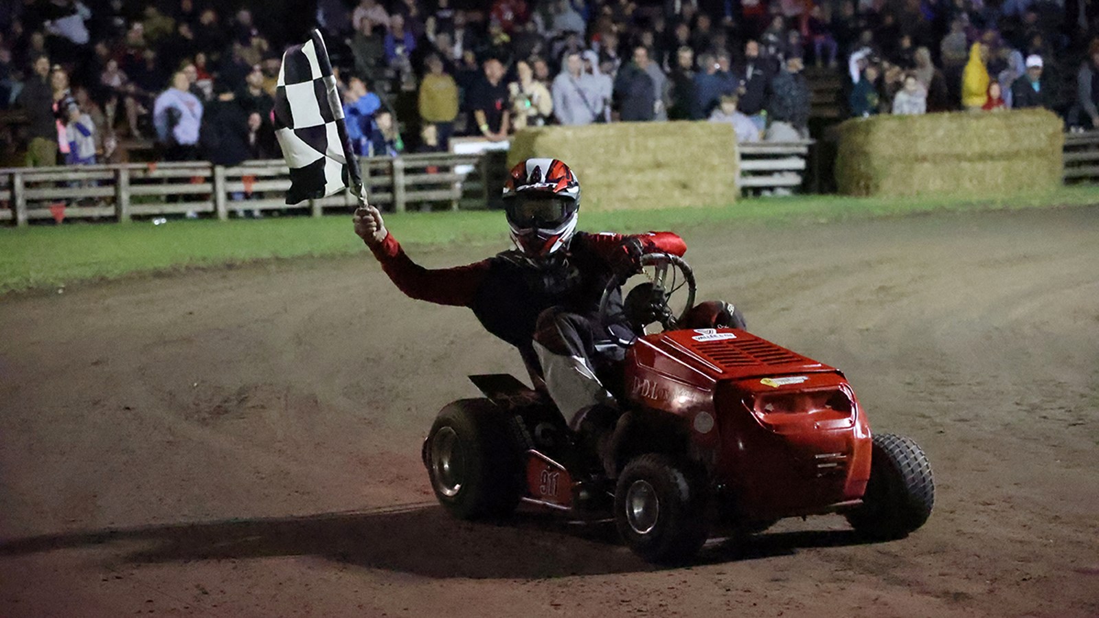 Retour en images sur la course de tracteurs de Sainte-Justine-de-Newton