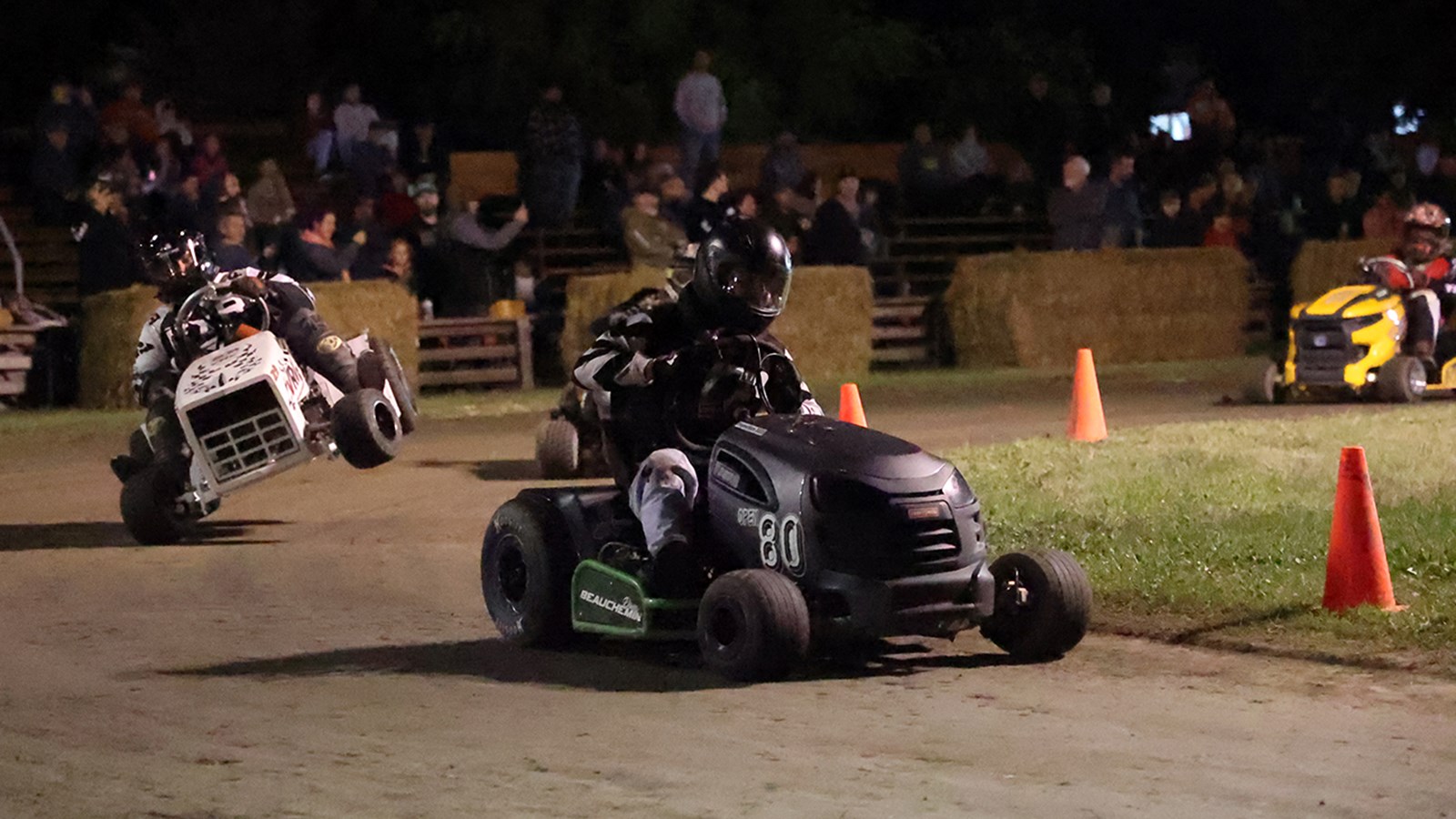 Retour en images sur la course de tracteurs de Sainte-Justine-de-Newton
