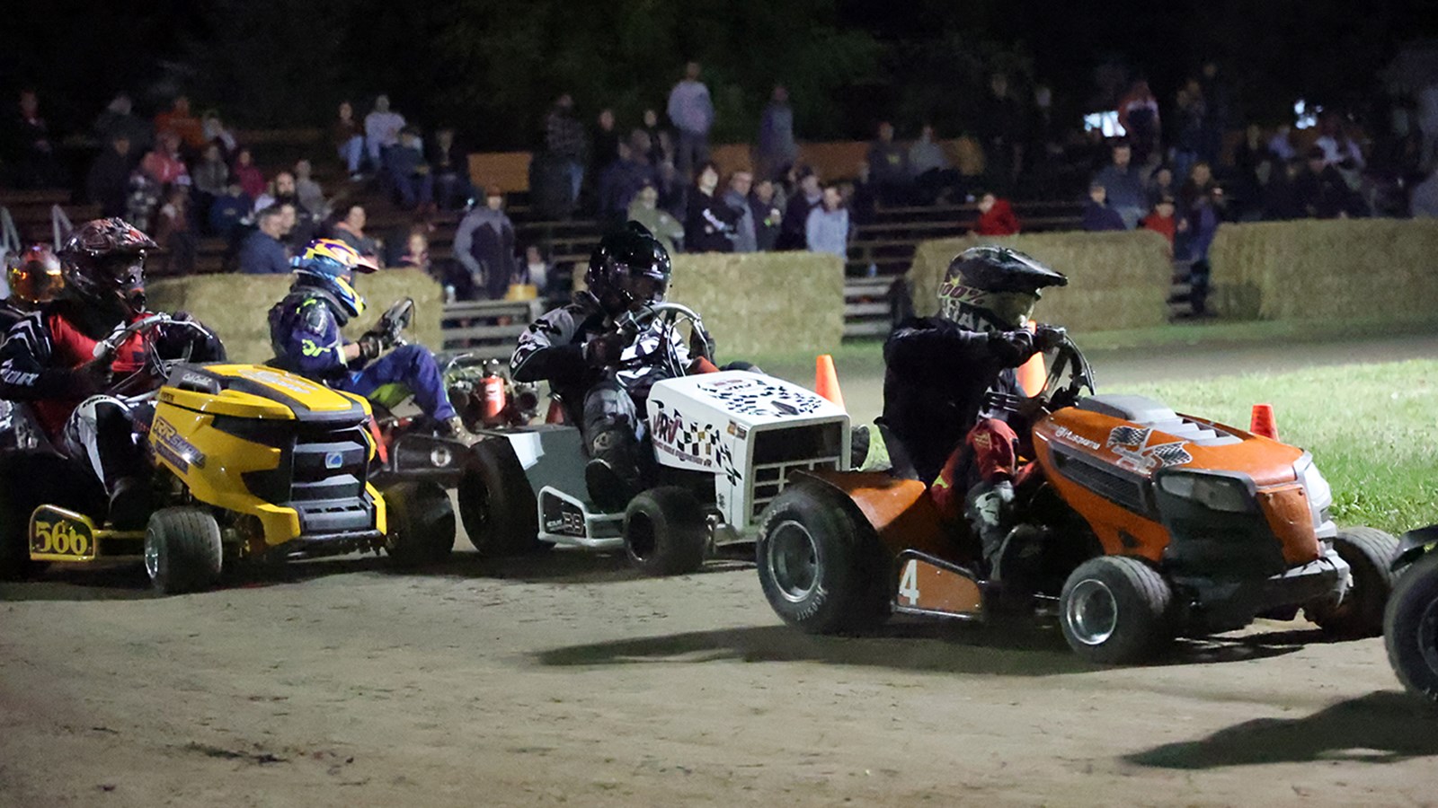 Retour en images sur la course de tracteurs de Sainte-Justine-de-Newton