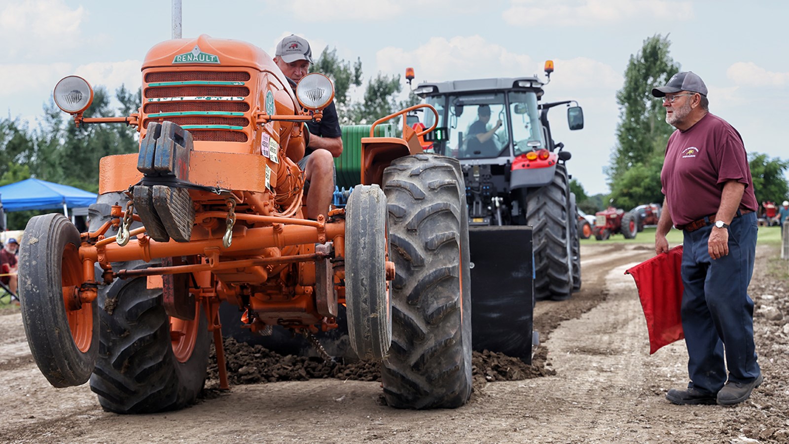 Un bel esprit de camaraderie à la 17e édition de Tires de tracteurs antiques