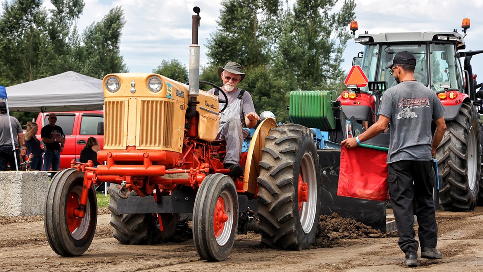 Un bel esprit de camaraderie à la 17e édition de Tires de tracteurs antiques