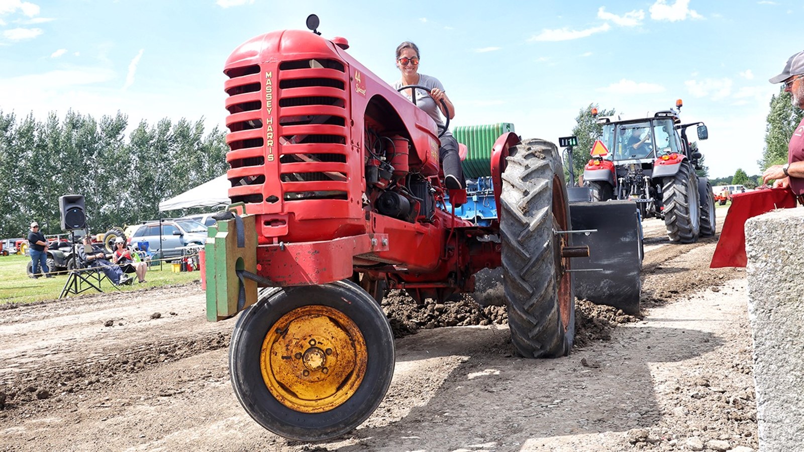 Un bel esprit de camaraderie à la 17e édition de Tires de tracteurs antiques
