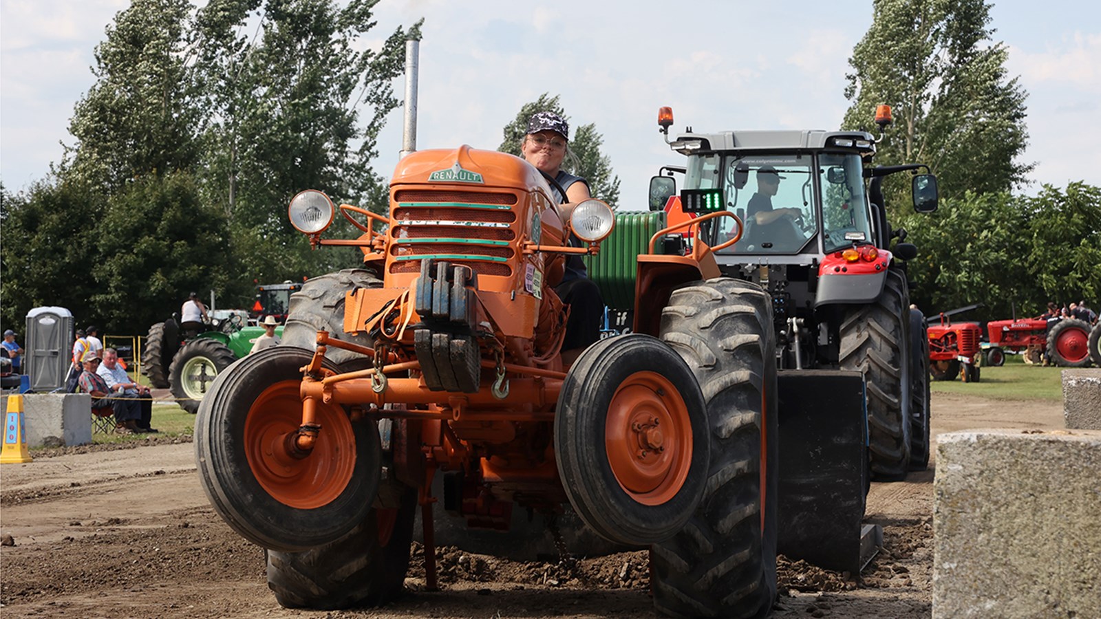 Un bel esprit de camaraderie à la 17e édition de Tires de tracteurs antiques