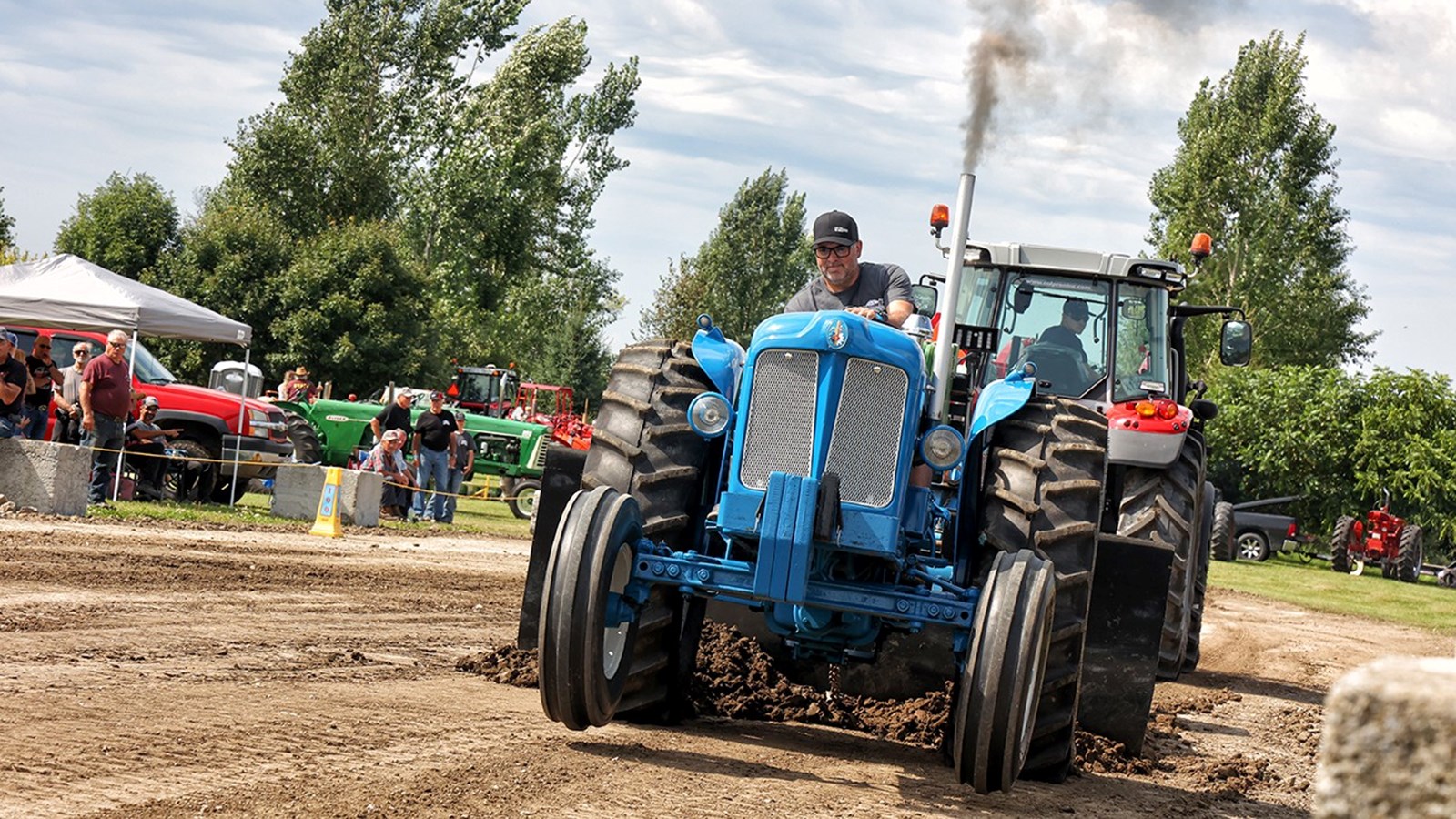 Un bel esprit de camaraderie à la 17e édition de Tires de tracteurs antiques