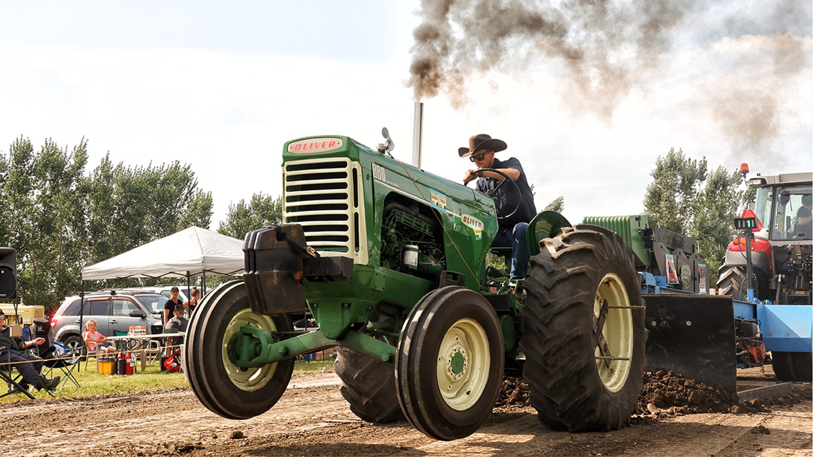 Un bel esprit de camaraderie à la 17e édition de Tires de tracteurs antiques