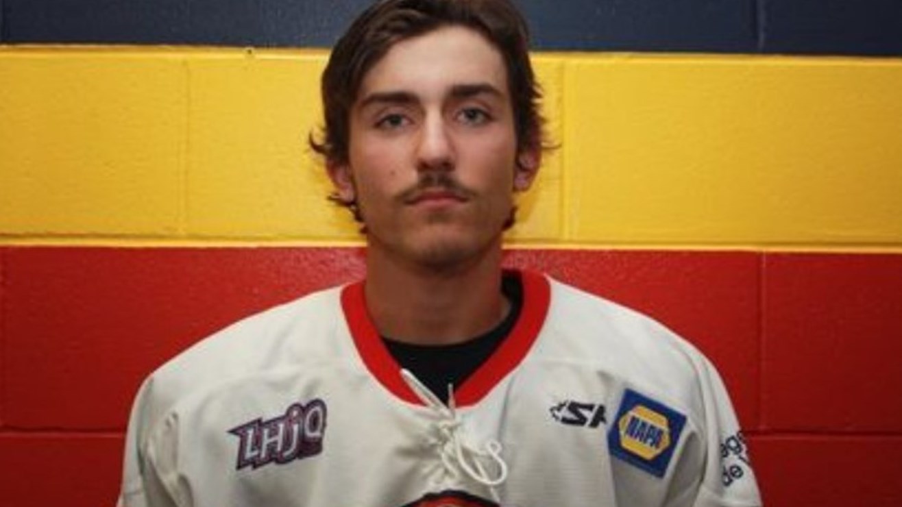 Avant de porter les couleurs des Braves de Valleyfield, Brandon Element a porté celle du VC de Laval et du Titan de Princeville