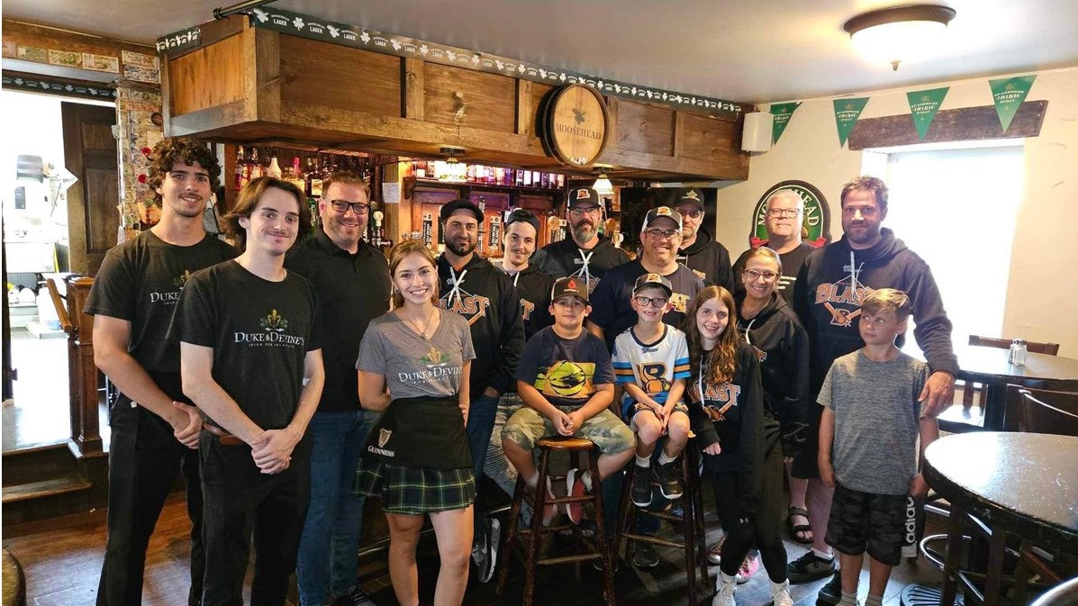 Soutenir le Dek Hockey et ses athlètes une gorgée à la fois