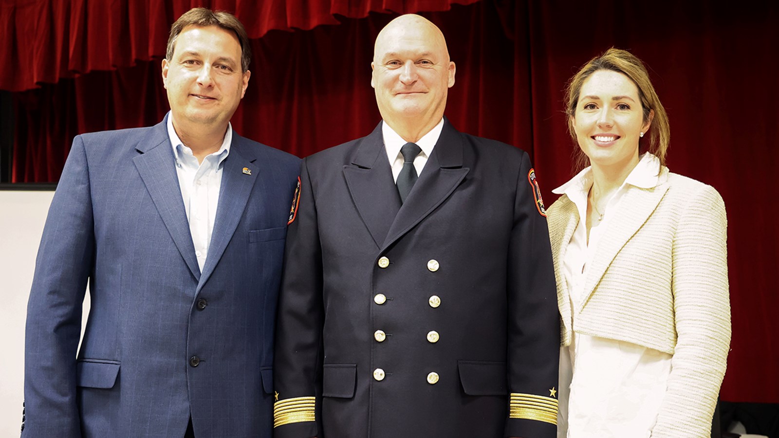 Sur la photo, on retrouve le maire Sylvain Brazeau, le directeur du Service de sécurité incendie, Michel Vaillancourt et la directrice générale des Coteaux, Pamela Nantel